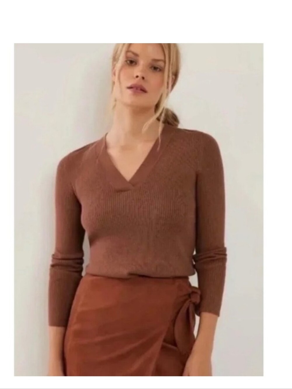 Anthropologie Women's Chocolate Metallic Ribbed V-Neck Sweater - Picture 8 of 8